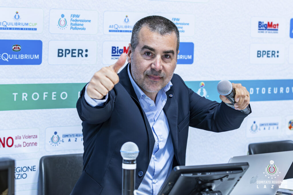 Giuseppe Baratta, speaker del Trofeo dei Territori a Roma 2025 (foto di Morris Paganotti/Fipav Lazio)