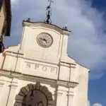 Tre giorni tra gusto, cultura e territorio, Prossedi apre le porte a “Sentieri e Sapori nel Castello” L'arco dell'orologio nella piazza di Prossedi