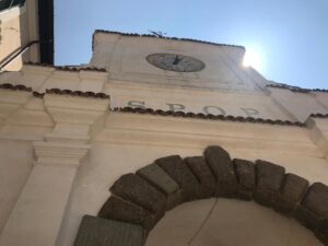 Prossedi e il tradizionale Arco della piazza