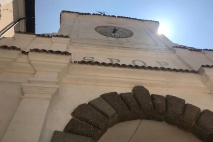 Prossedi e il tradizionale Arco della piazza