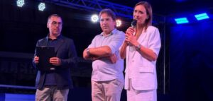 Sul palco di Sonnino con Giuseppe Baratta, presentatore, Gianni Carroccia, sindaco di Sonnino, ed Elena Palazzo, assessore regionale