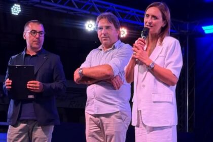 Sul palco di Sonnino con Giuseppe Baratta, presentatore, Gianni Carroccia, sindaco di Sonnino, ed Elena Palazzo, assessore regionale