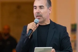 Sardegna Volleyball Challenge 2026 con squadre da: Russia, Grecia, Serbia e Romania. A Oristano la pallavolo internazionale parla ancora con la voce di Giuseppe Baratta Giuseppe Baratta speaker del Sardegna Volleyball Challenge 2026